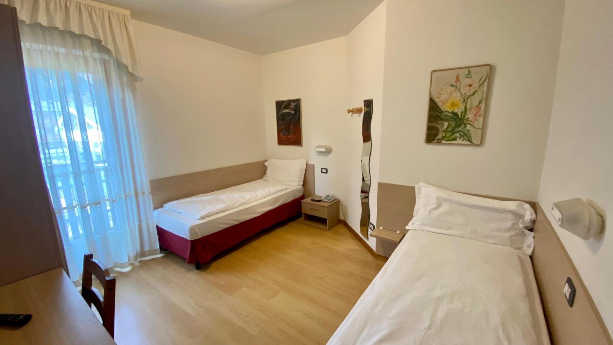 Casteluce Hotel Funivie Pinzolo Exterior photo
