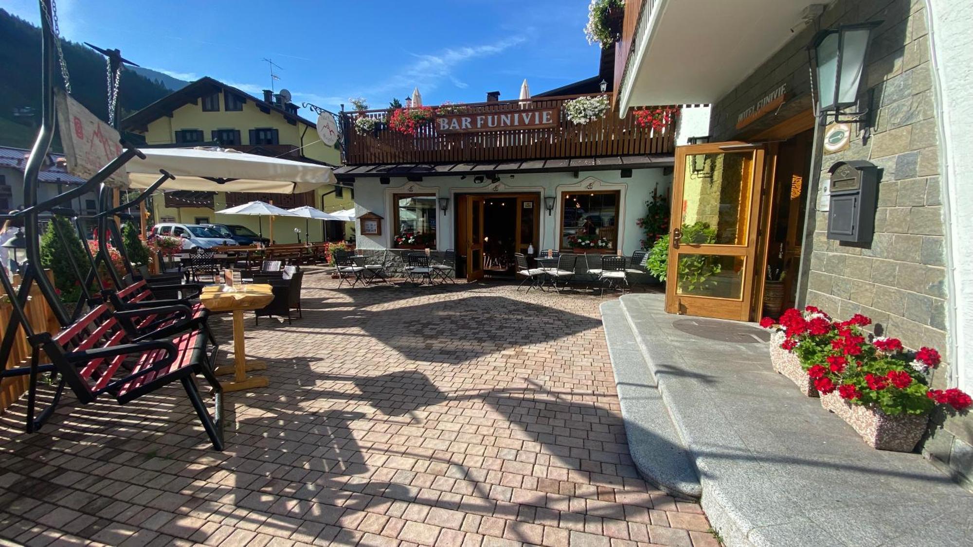 Casteluce Hotel Funivie Pinzolo Exterior photo