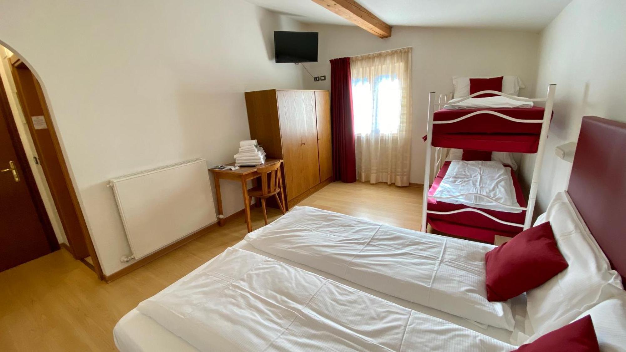 Casteluce Hotel Funivie Pinzolo Exterior photo